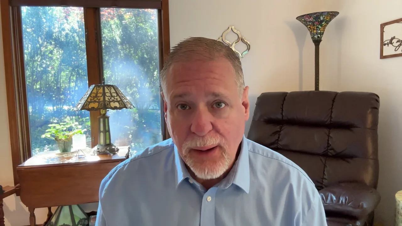 Gary Whitfield grabando un testimonio en vídeo sobre PromptHawk